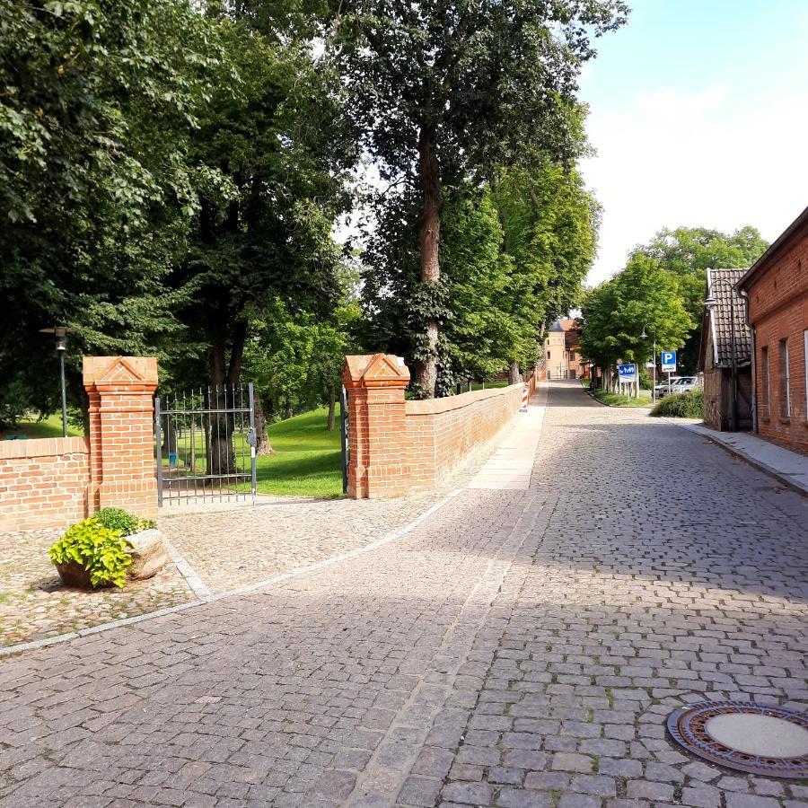 Ferienwohnung Am Schloss Reuterstadt Stavenhagen Zewnętrze zdjęcie