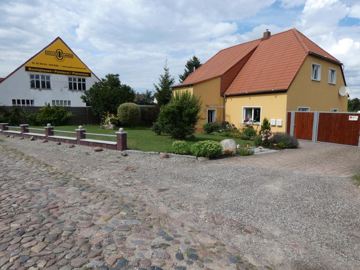 Ferienwohnung Am Schloss Reuterstadt Stavenhagen Zewnętrze zdjęcie